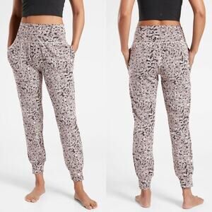 Athleta Salutation Textured Joggers in Meadow Decadent Chocolate